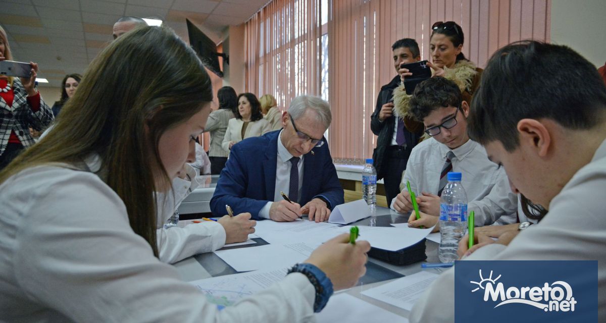 Благодаря за подкрепата на учениците от отбор Искам без тях