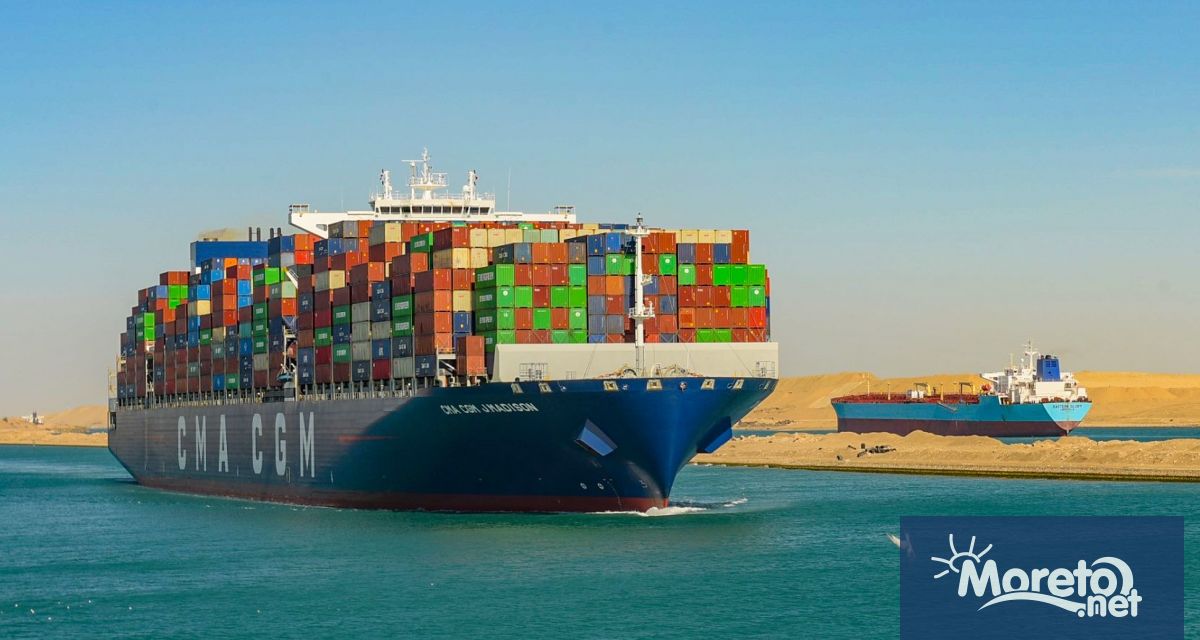С 42% е намалял търговският поток през Суецкия канал за