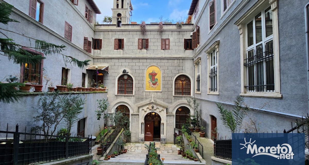 Двама въоръжени мъже нападнаха католическа църква в Истанбул превръщайки сутрешната