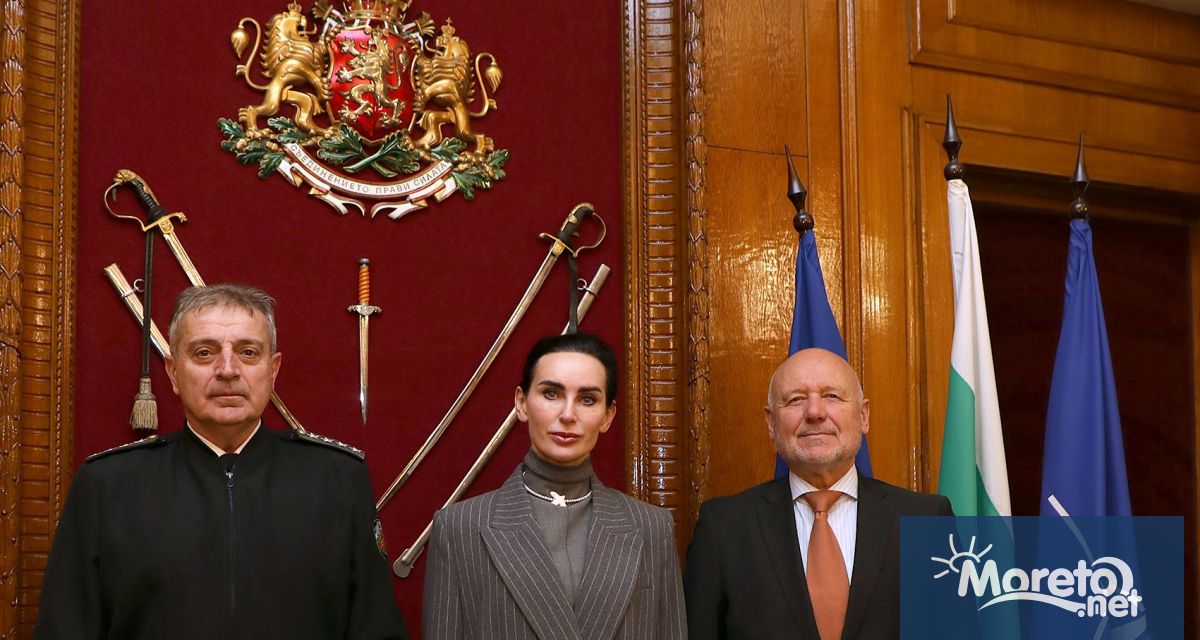 Министърът на отбраната Тодор Тагарев се срещна с извънредния и