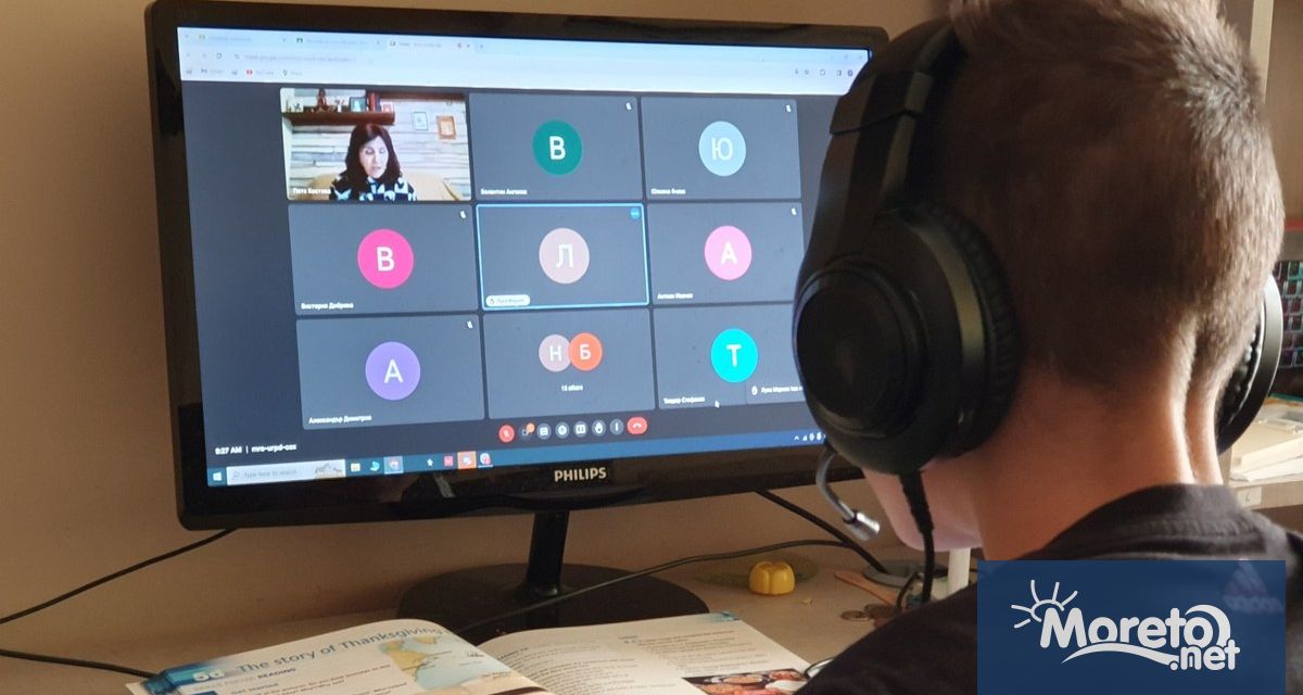 Учениците във Варна и областта минават на онлайн обучение от