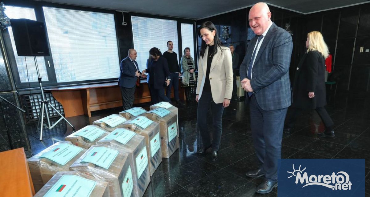 Вицепремиерът и министър на външните работи Мария Габриел и министърът