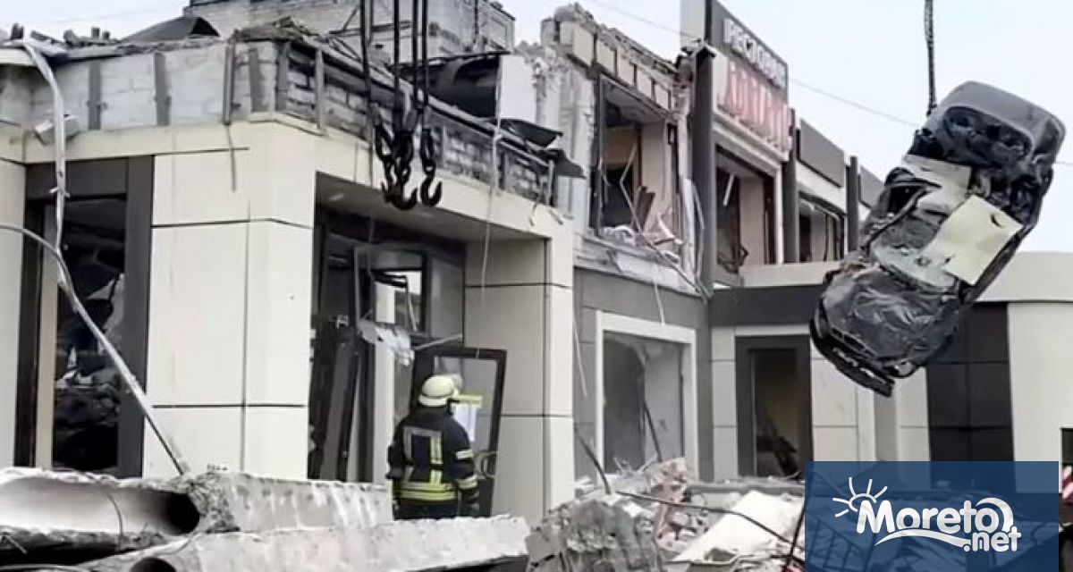 Телата на 20 души са извадени изпод развалините след украинска