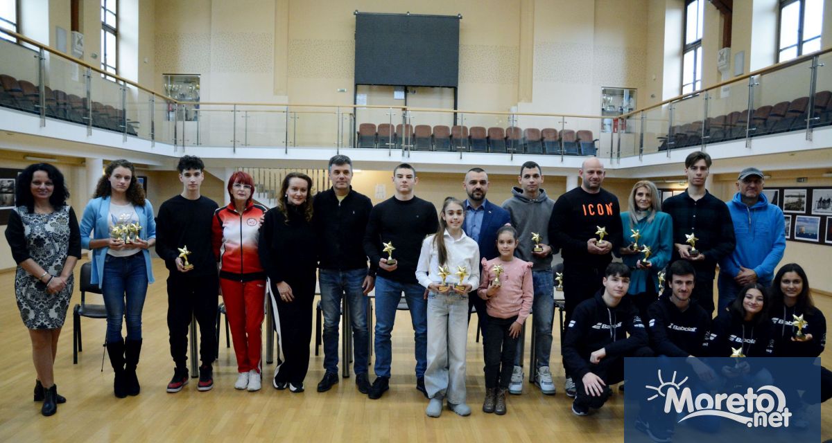 Заместник кметът по обществен ред и сигурност Илия Коев връчи днес