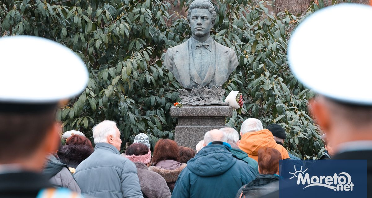 Стотици варненци се включиха в общоградското поклонение по повод 151