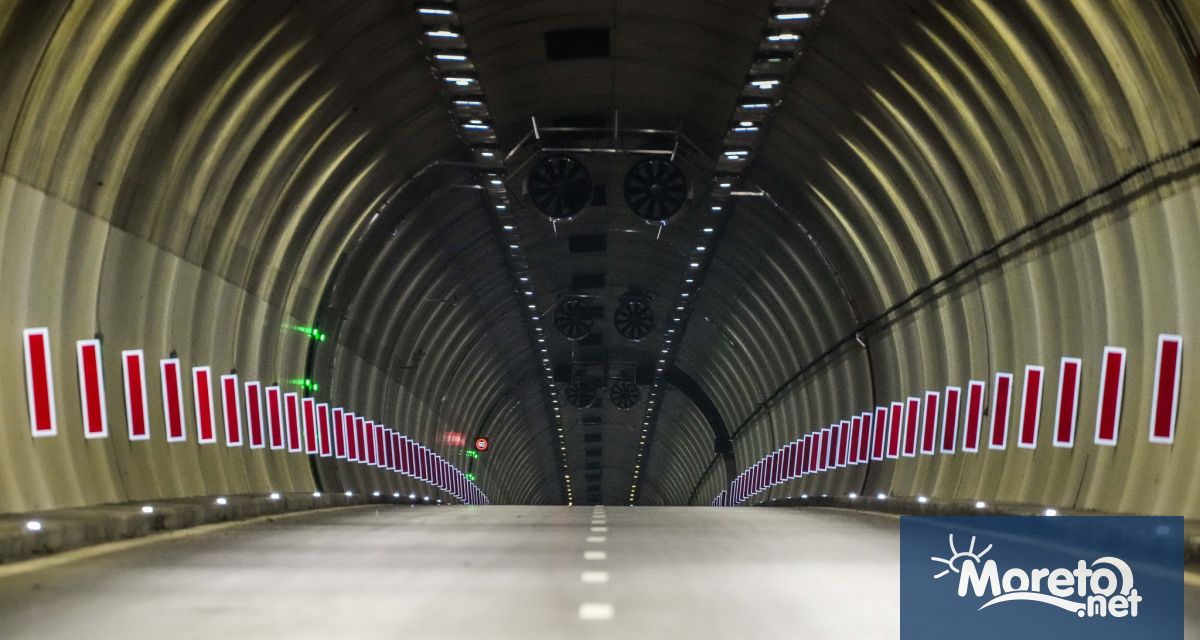 При строителството му са вградени и четири икони на Св