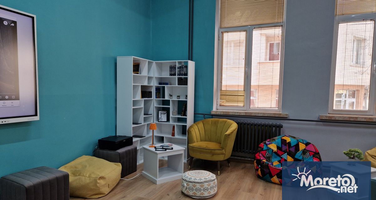 През тази учебна година са обновени 577 класни стаи в