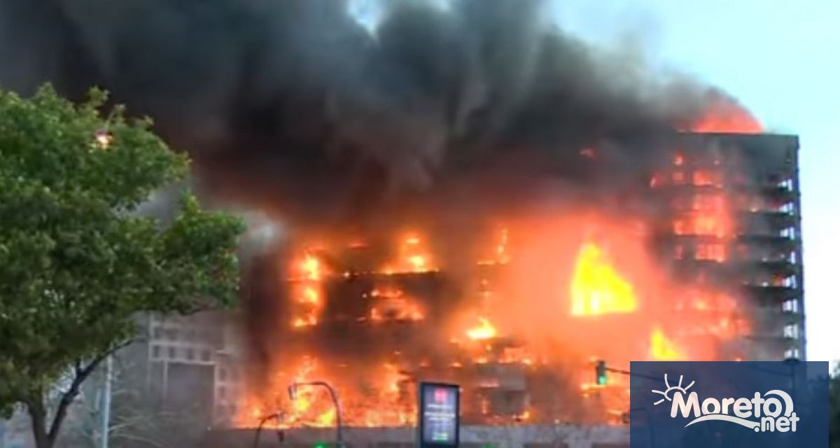 Телата на девет души са извадени от изгорялата във Валенсия