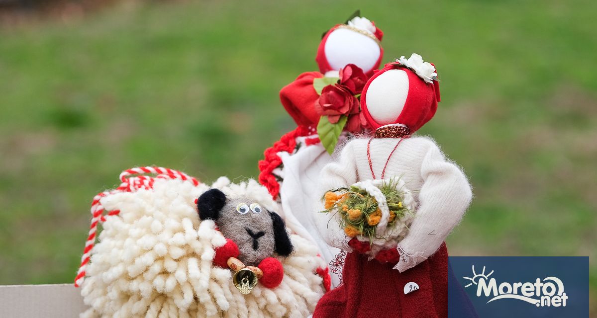 Улиците на Варна са буквално наводнени от мартеници Сякаш зад