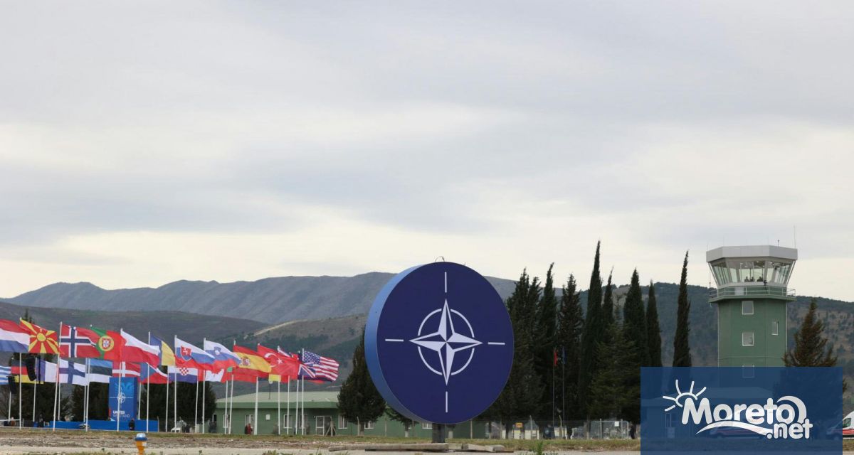 Членът на НАТО Албания откри в понеделник обновена въздушна база