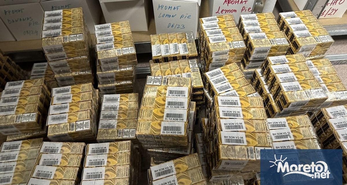 Митнически служители от отдел Митническо разузнаване и разследване към Териториална