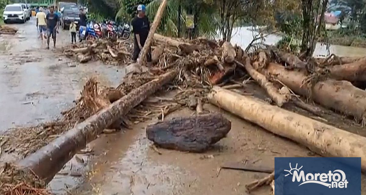Внезапни наводнения и свлачища убиха най малко 26 души на индонезийския