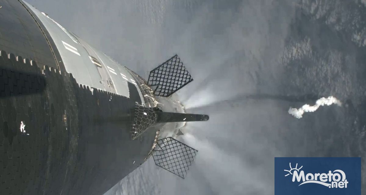 SpaceX изстреля огромната си ракета Starship от базата си в