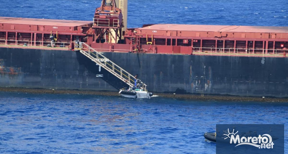 Спасяването от страна на индийския флот на търговски кораб от