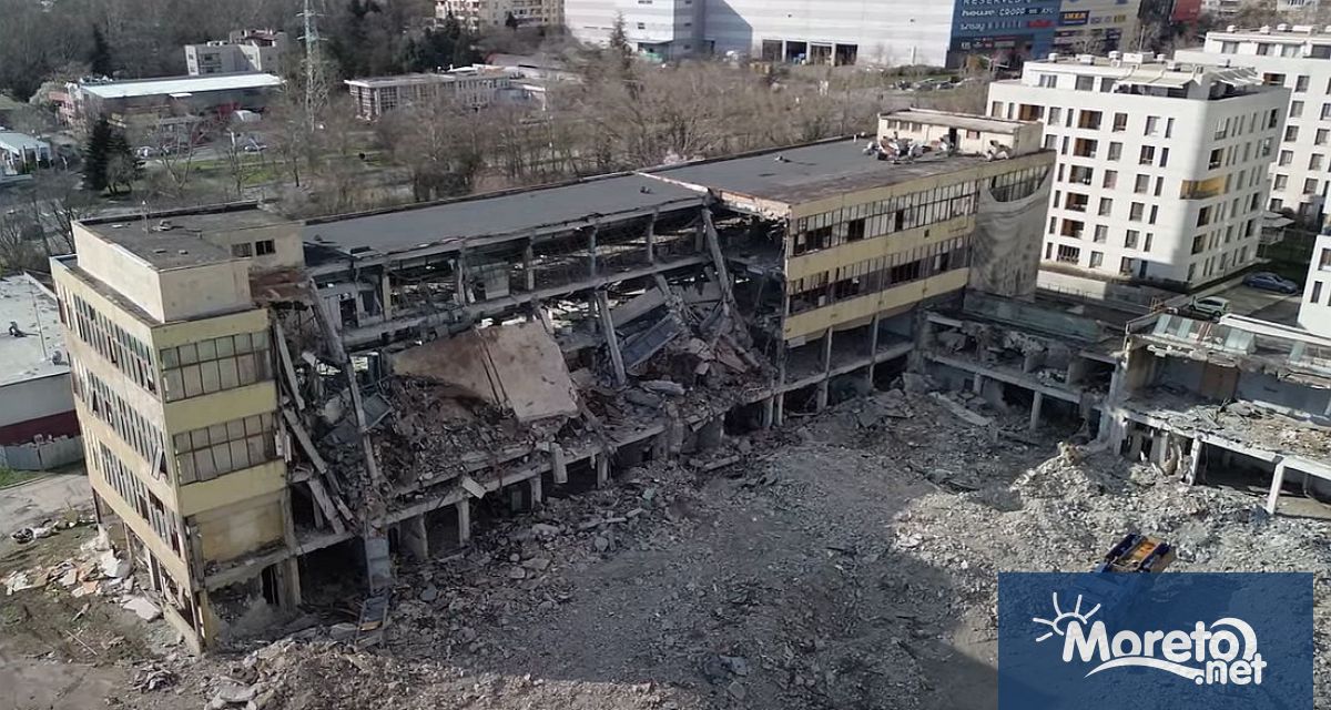 Дейности по събаряне сградата на радиозавода във Варна текат от