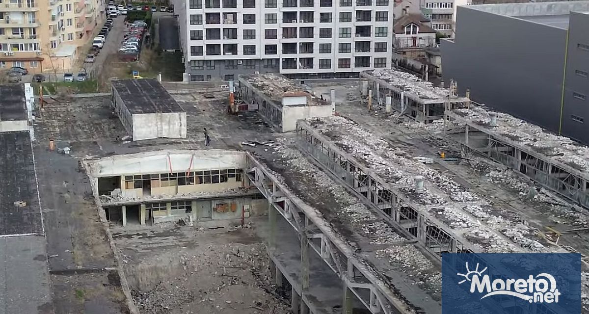 Служители на Община Варна и Строителен контрол са били спрени