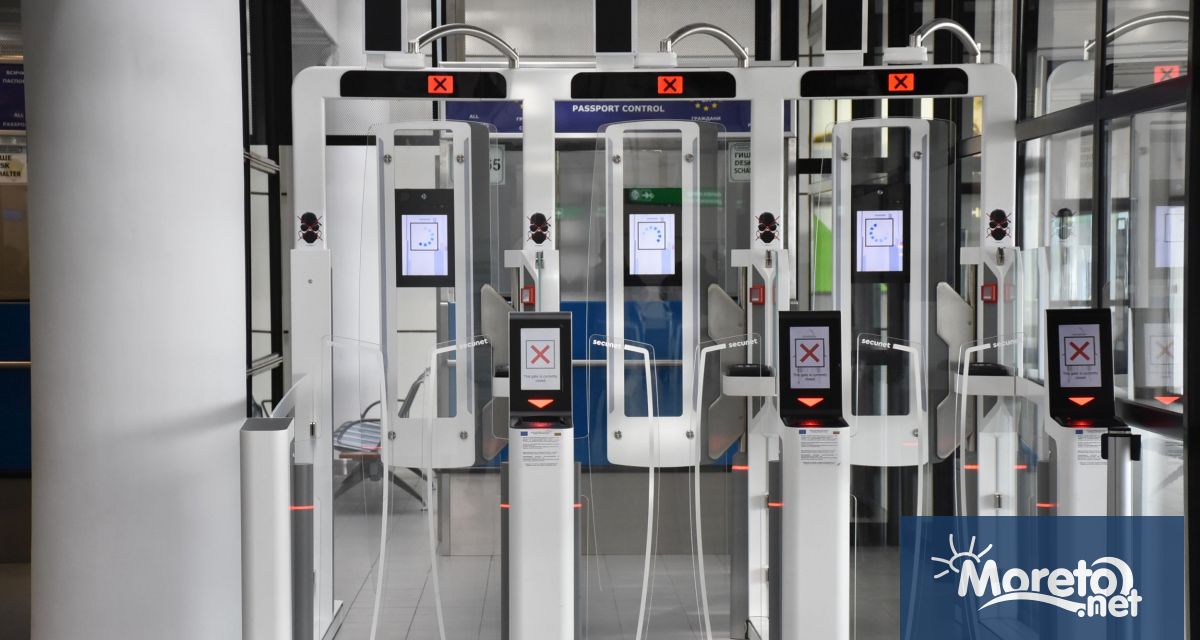 Днес вътрешният министър Калин Стоянов заедно с директора на ГДГП