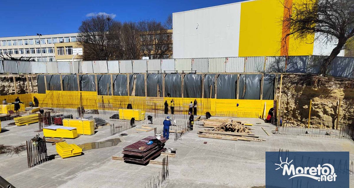 Строеж на жилищен блок завзе част от училищен двор във