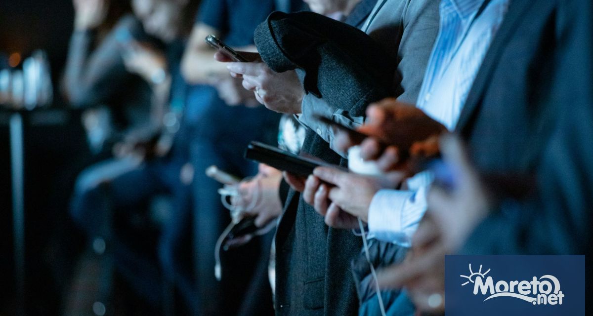 Глобалните доставки на смартфони се очаква да се възстановят с