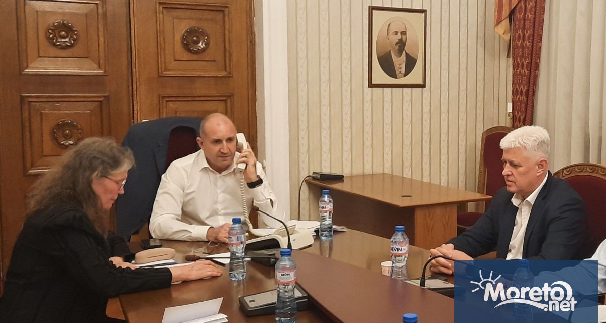 В телефонен разговор с президента Махмуд Абас българският държавен глава