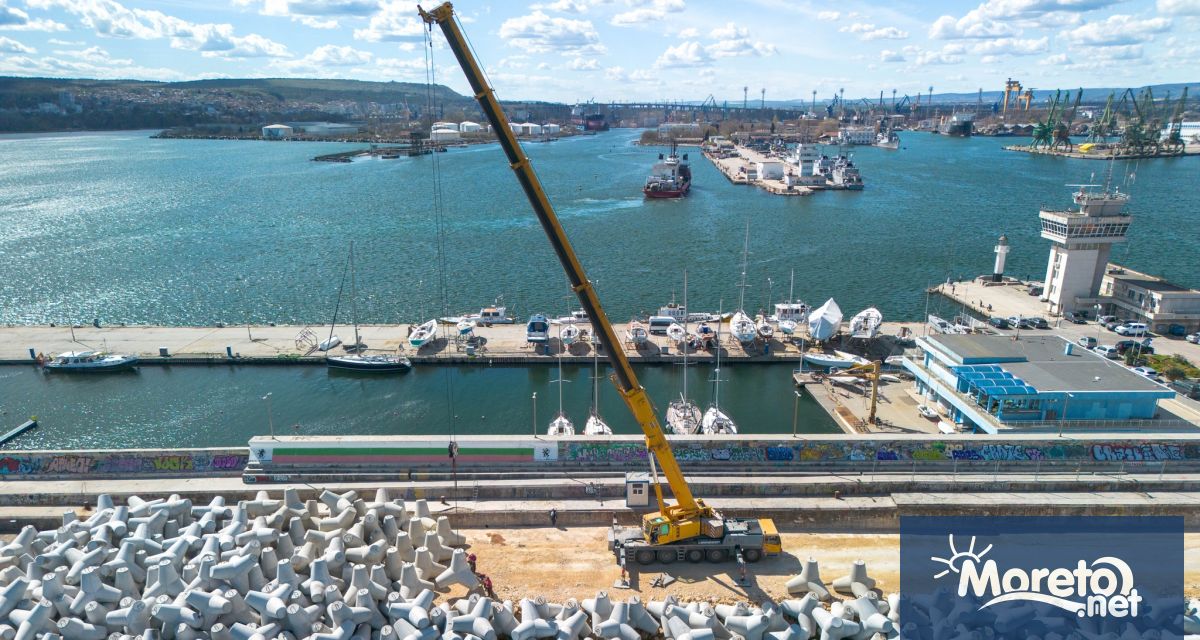 Продължава работата по ремонтa на Вълнолома към Пристанище Варна –