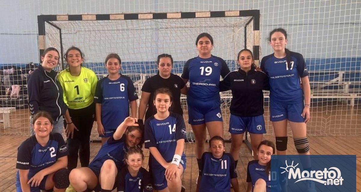 Убедително се представиха 12 годишните момичета на хандбалния Хера – Варна