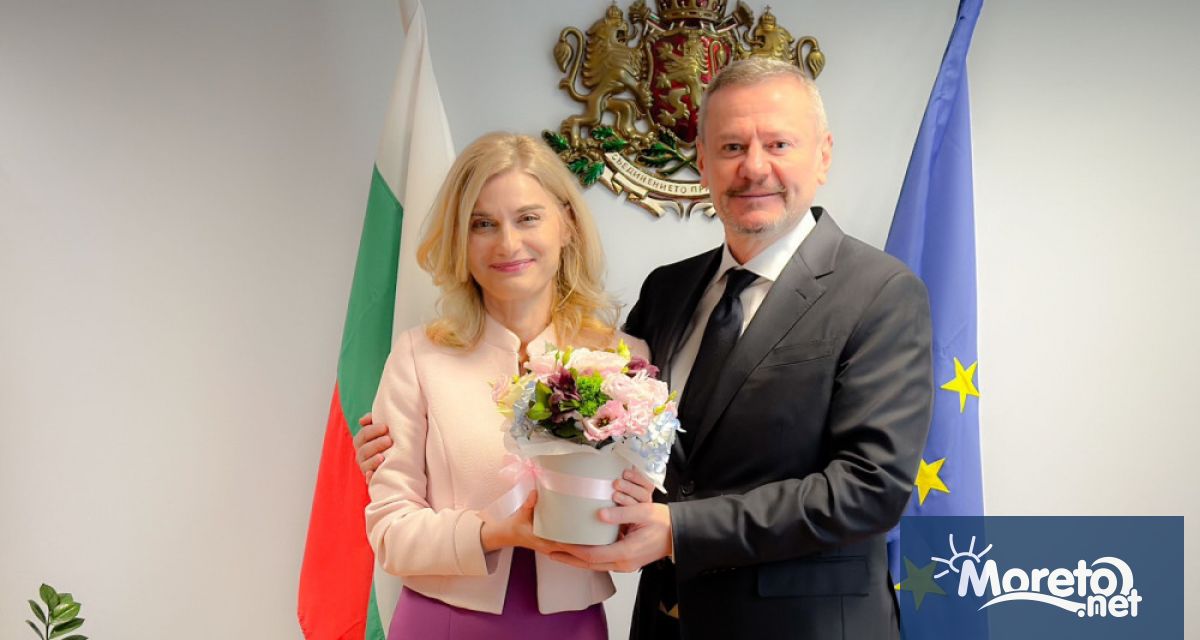 На церемония по встъпване в длъжност на 9 април министърът