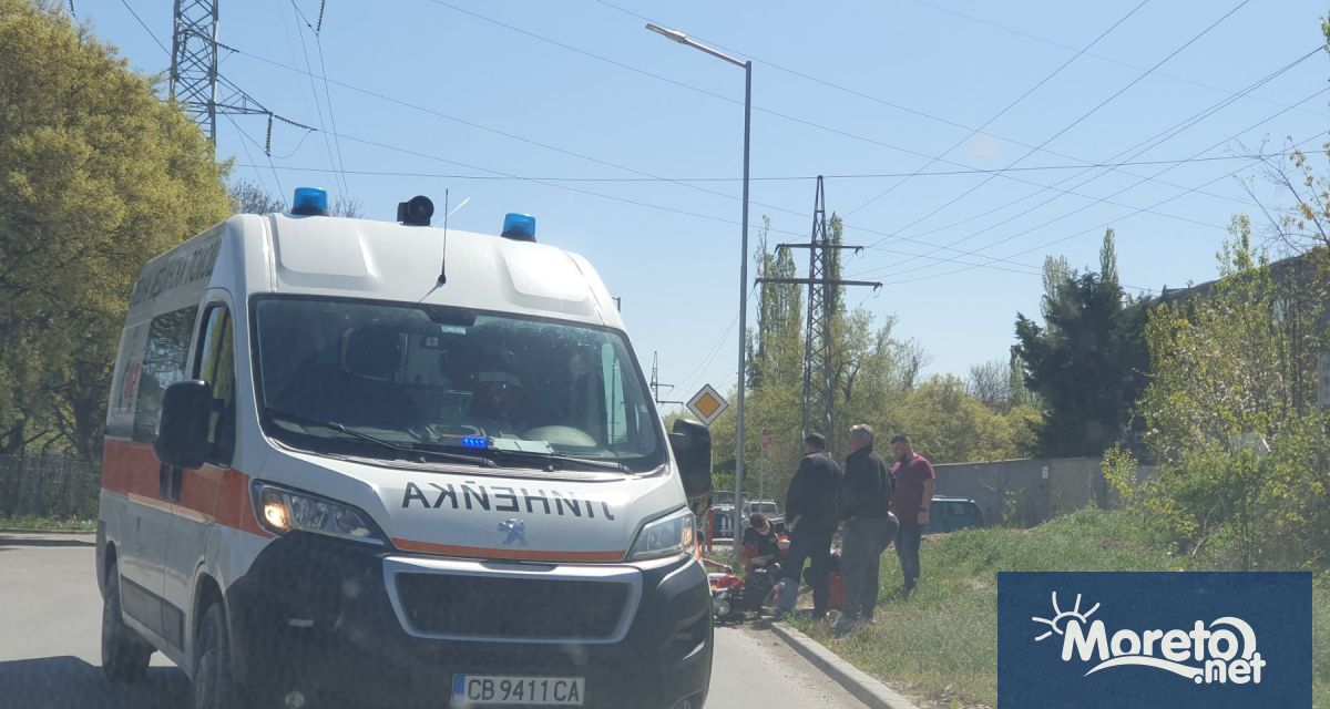 Лек автомобил и моторист са се сблъскали на ул Рибен