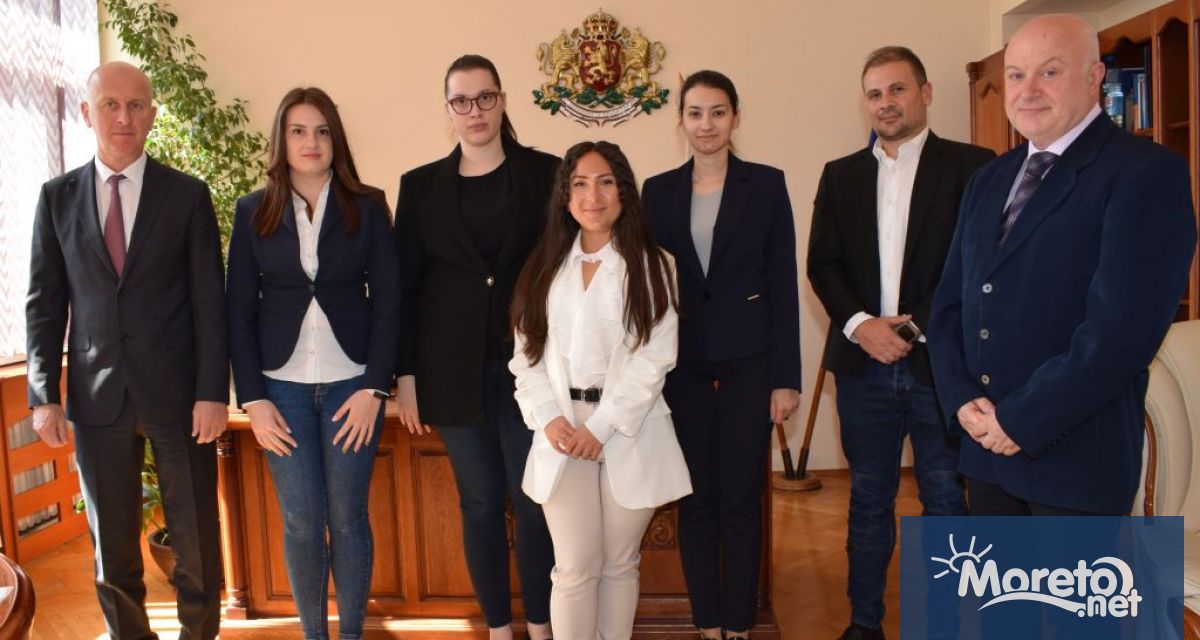 Петима юристи завършили специалност Право избраха Окръжен съд – Варна