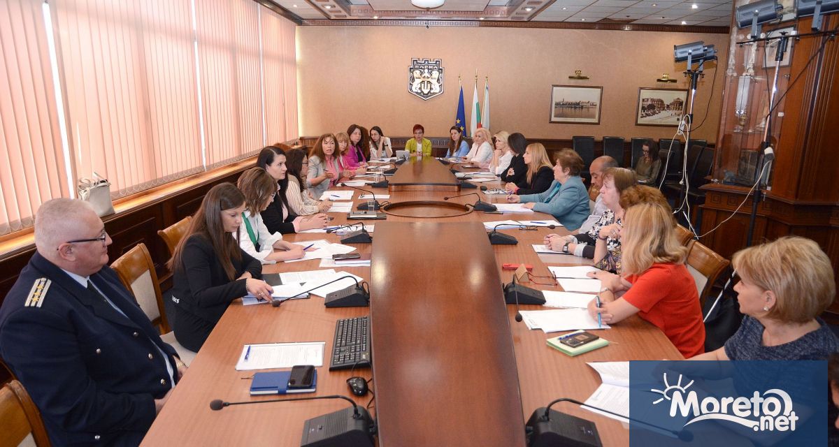 Заместник кметът по здравеопазването и социалните дейности Снежана Апостолова откри