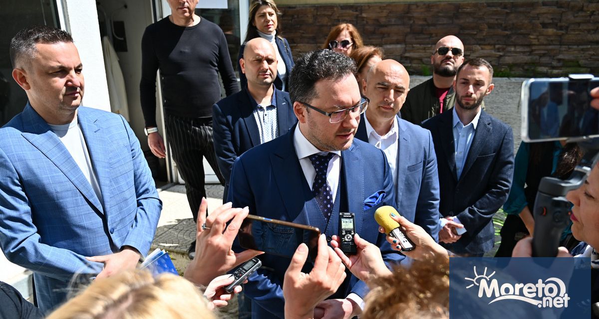 Коалиция ГЕРБ СДС регистрира листата си с кандидати за