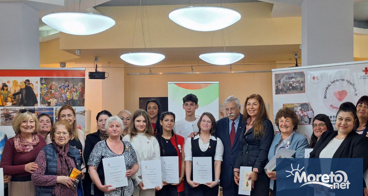 Близо 30 доброволци от област Варна получиха отличия повод 8