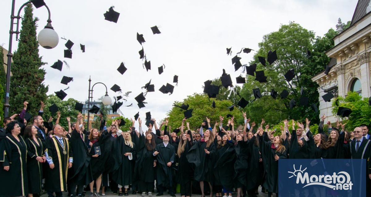 В празнична атмосфера 750 абсолвенти от четирите факултета на Технически