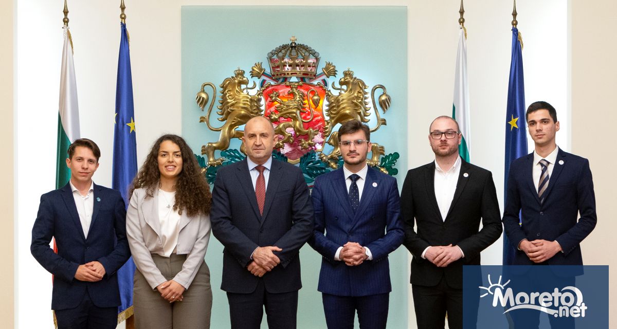 Институциите трябва да приобщават младите хора към своята работа към