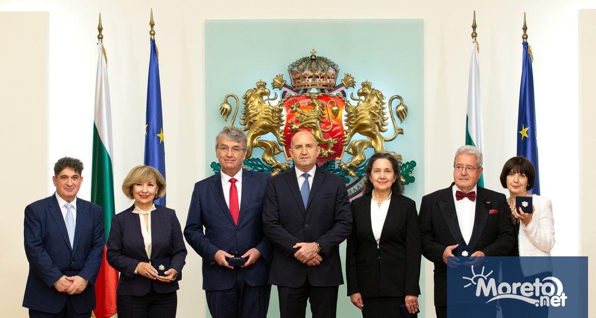 Постиженията трудът и постоянството на дейците на образованието науката културата