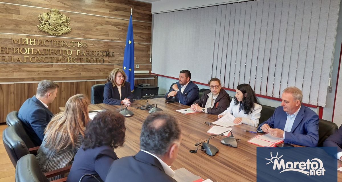 Министърът на регионалното развитие и благоустройството инж Виолета Коритарова подписа