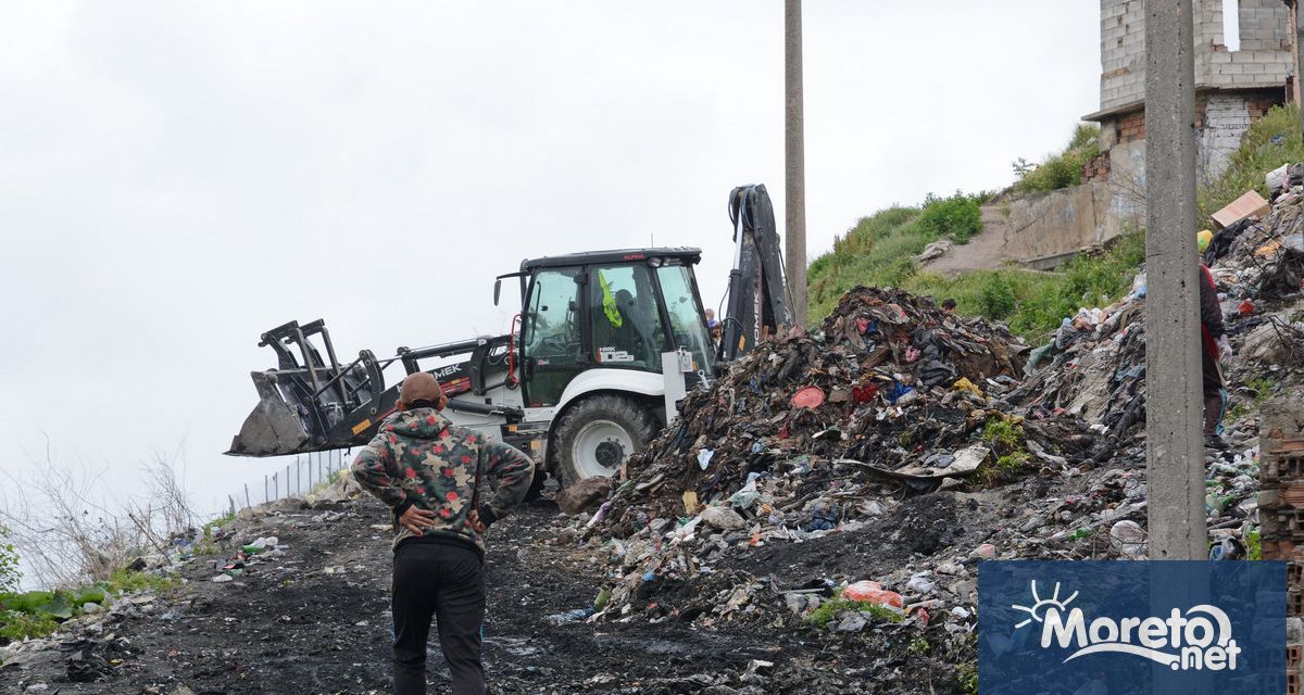 Доброволци от различни райони на Варна се включиха в акция