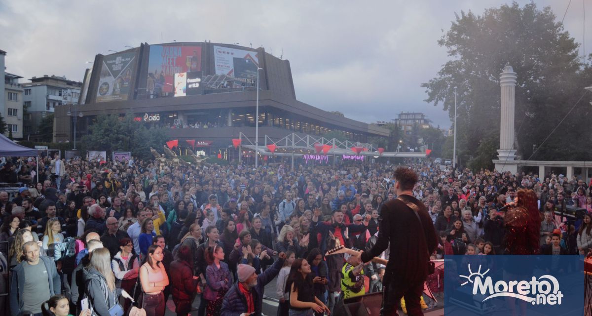 Община Варна даде старт на летния туристически сезон с концерт спектакъла