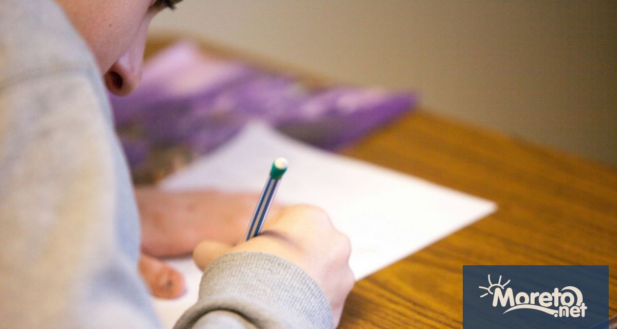 Над 59 000 четвъртокласници включително и ученици със СОП се