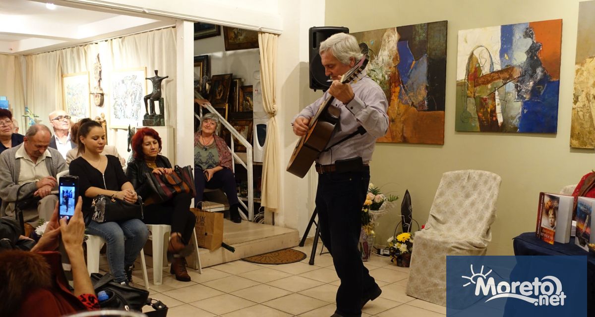 …И блясват очите ми вместо огниво
на сумрака в сивата прежда Дали