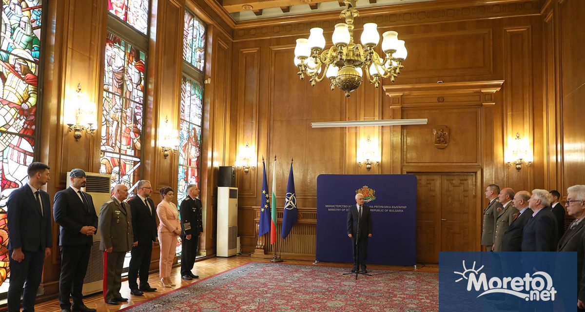 Министърът на отбраната Атанас Запрянов награди днес 23 май военнослужещи