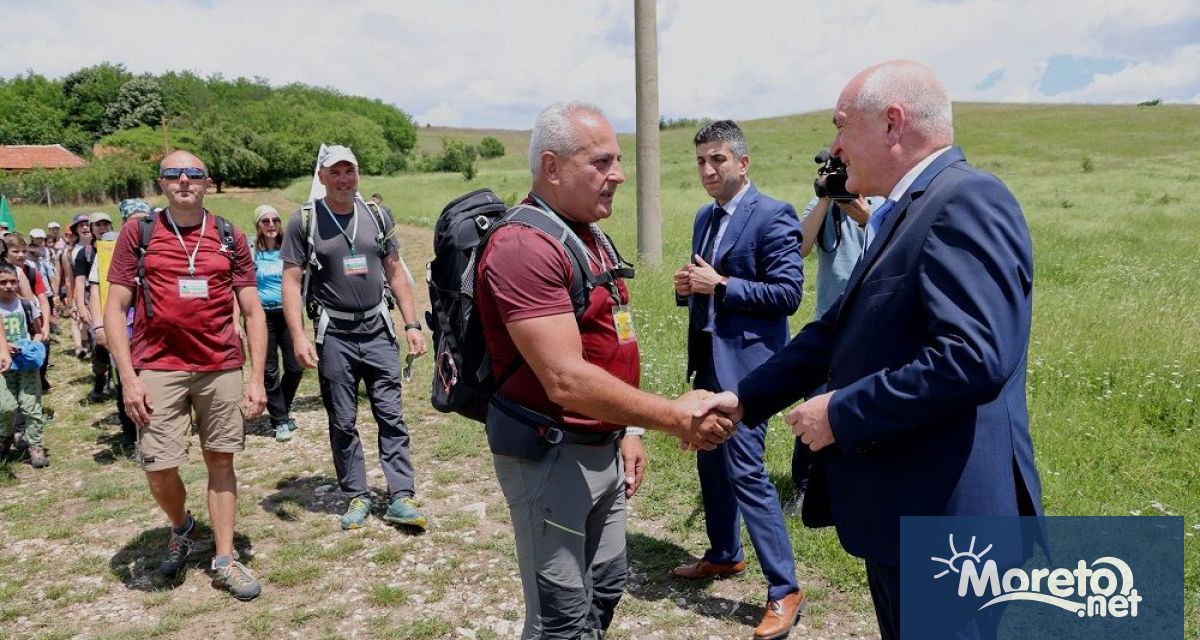 Премиерът Димитър Главчев поздрави участниците в 76 ия Национален поход