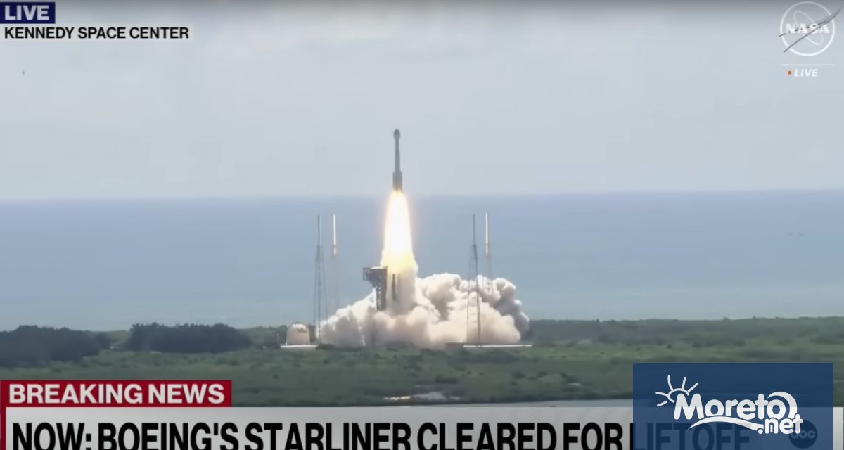 Двама астронавти на НАСА чието връщане на Земята закъснява вече