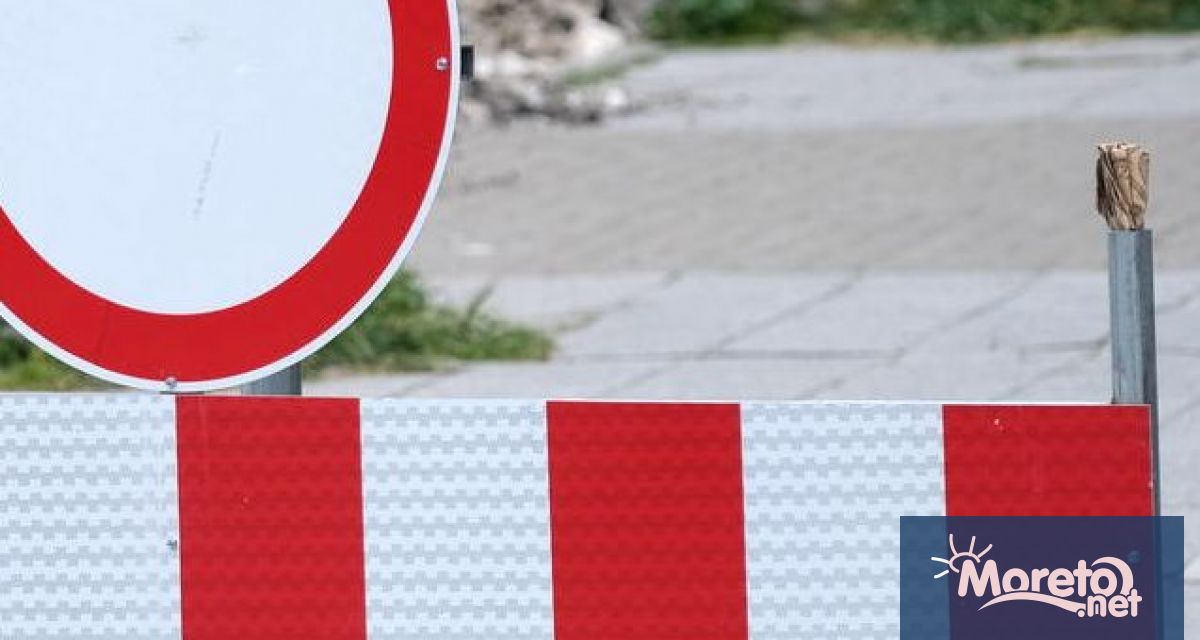 Поради пропаднала пътна настилка заради строеж в района на бившето