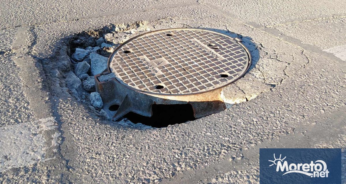 Пропадаща шахта на пътно платно във варненския квартал Бриз крие