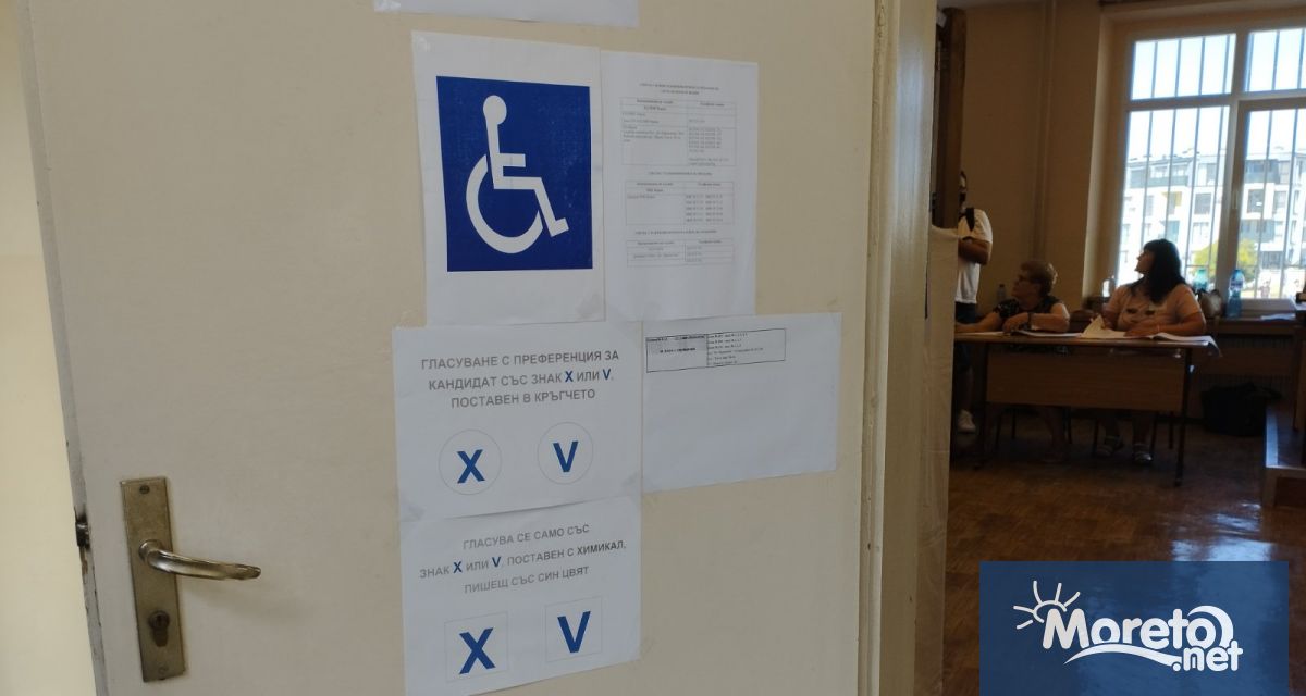 Към 13 часа избирателната активност и за парламентарните и за