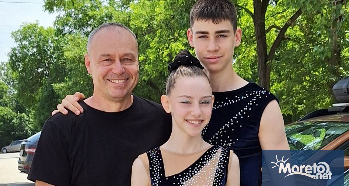 Финалистката от България Търси Талант Адриана Хаджитенева заедно с брат