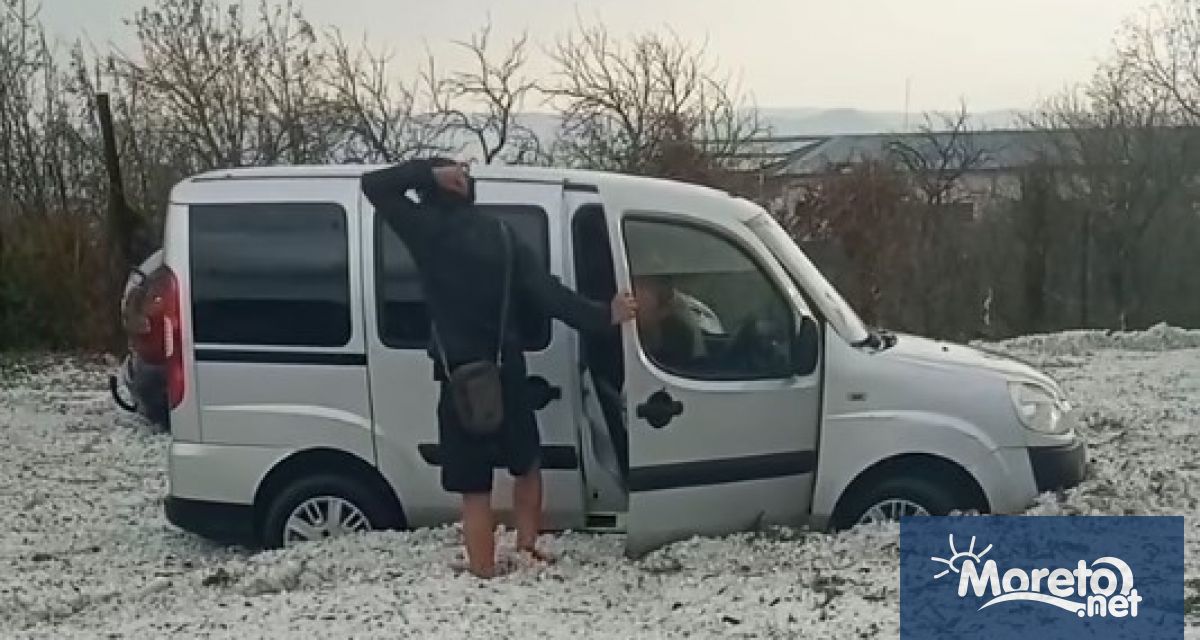 Силна буря от нощи е причинила множество материални щети в