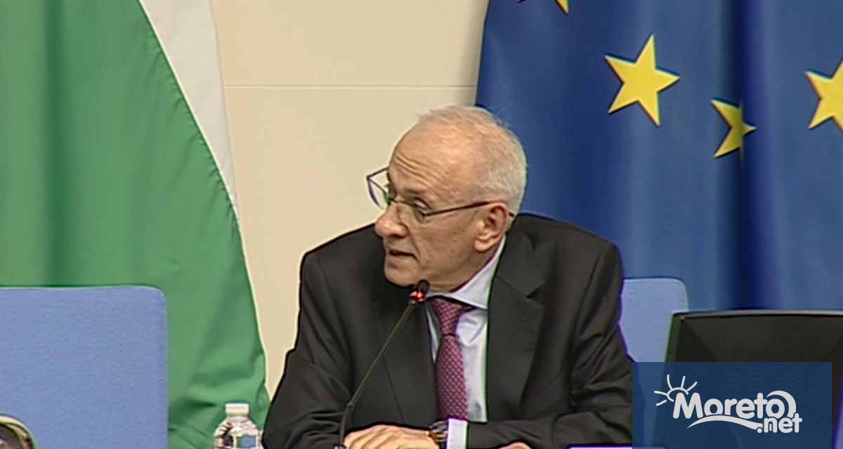 237 депутати от общо 240 се регистрираха в първото заседание