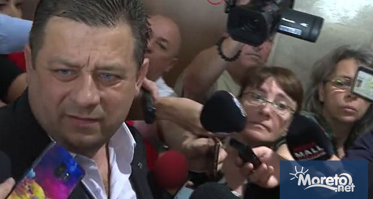 Николай Марков от Величие напусна пленарната зала без да положи